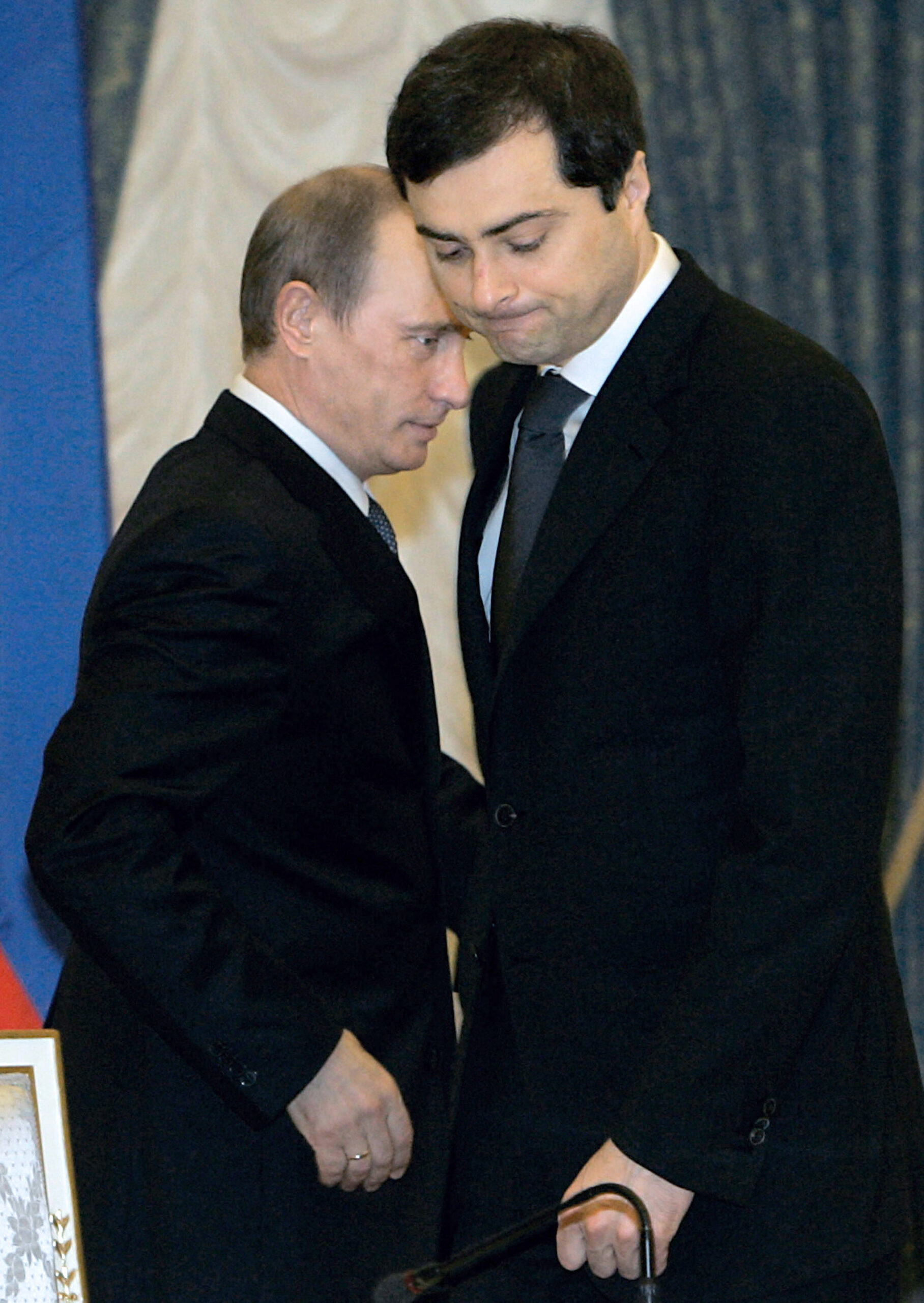 Le Stratège des Ombres: Vladislav Sourkov et le Poutinisme