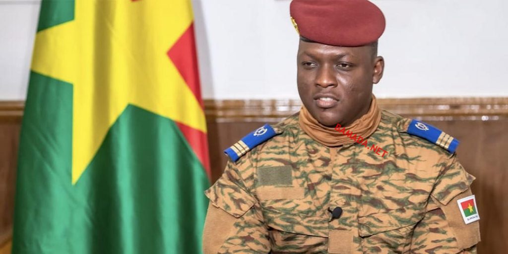 Ibrahim Traoré : Le Burkinabé qui défie l’Occident