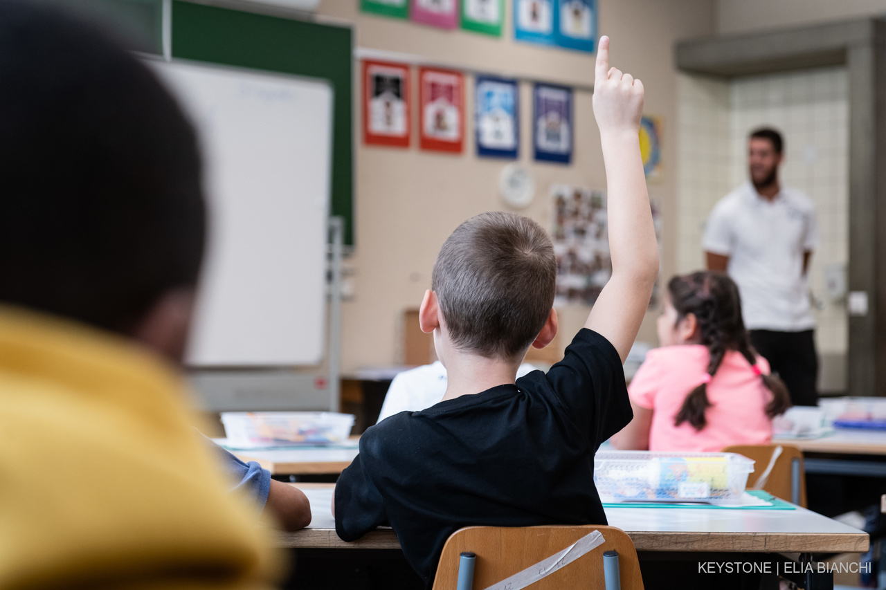 Islamisation: Une enseignante musulmane rejetée par une école suisse dénonce l’ingérence des parents
