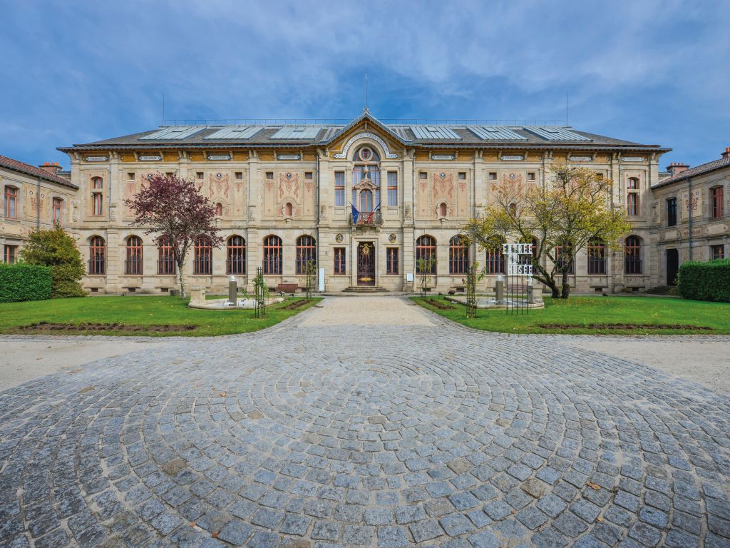 Un défi aux forces de l’ordre : le musée national Adrien Dubouché de Limoges victime d’un audacieux cambriolage