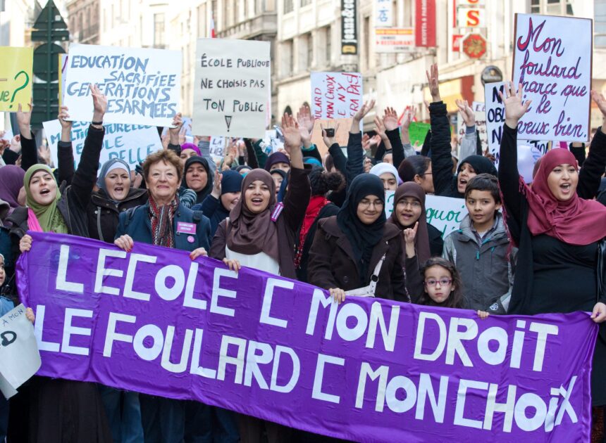 L’Autriche interdit le foulard aux filles dans les écoles : une mesure d’oppression totale