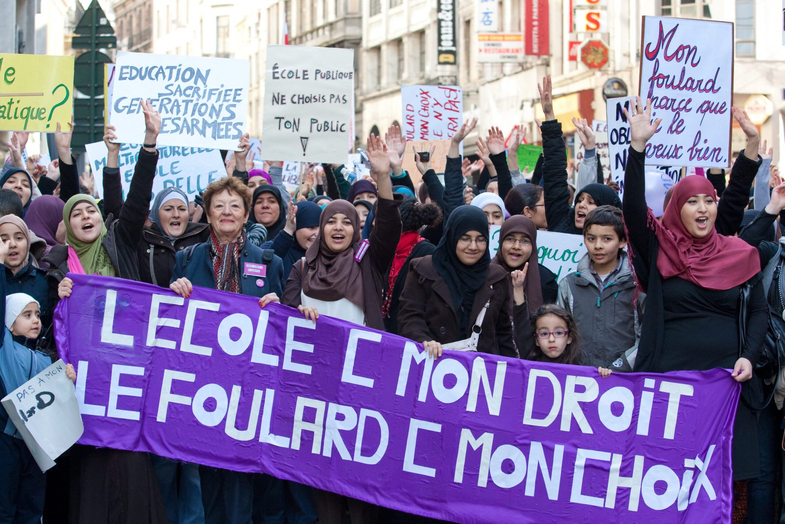 L’Autriche interdit le foulard aux filles dans les écoles : une mesure d’oppression totale