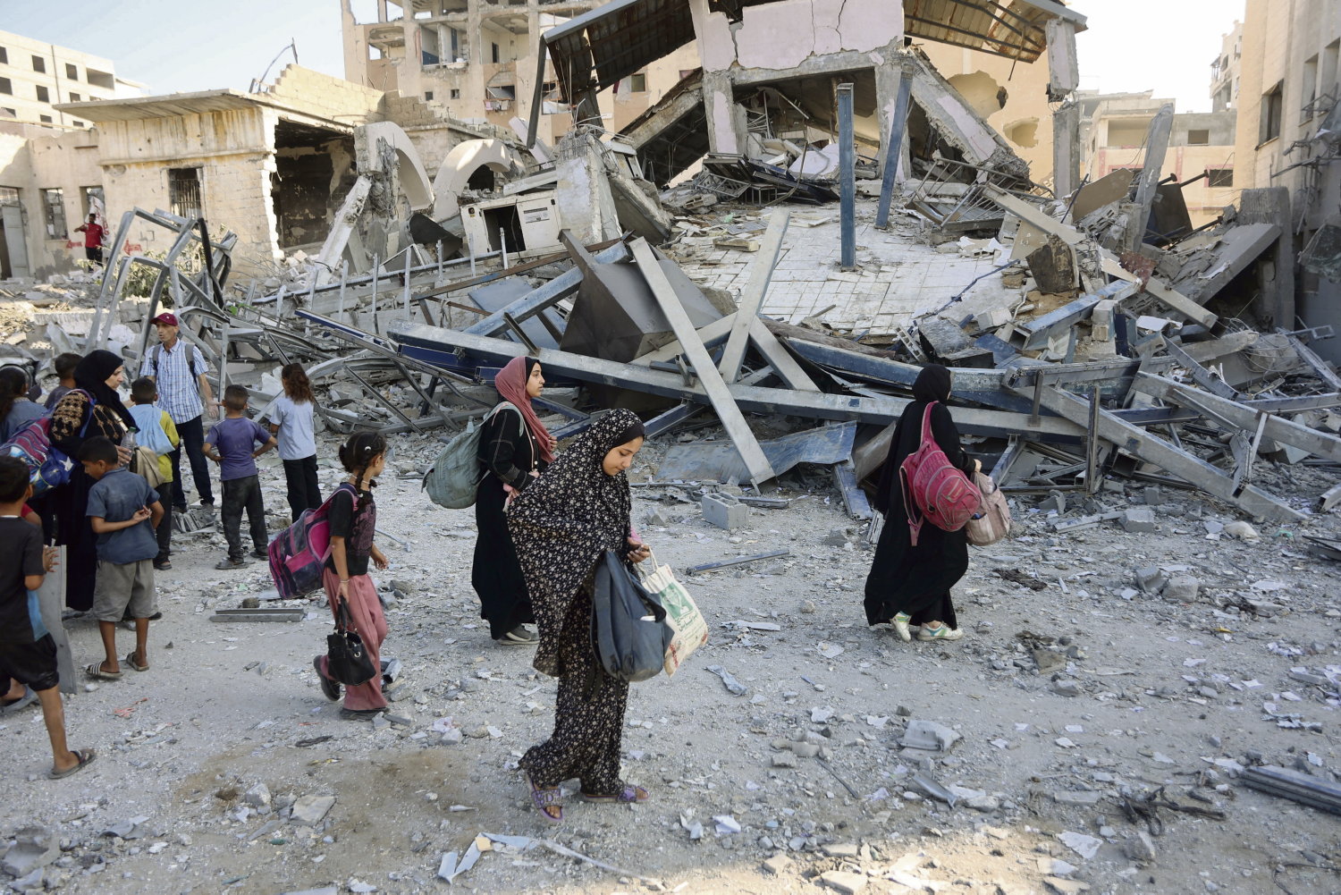 La terreur à Gaza : une famille contrainte de fuir après un bombardement israélien